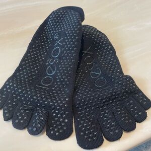 Women’s Toesox Black size:M (8.5-10.5)